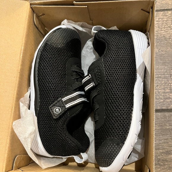 BNIB Striderite Toddler Running Shoes - Brand New, Never worn - Picture 3 of 5